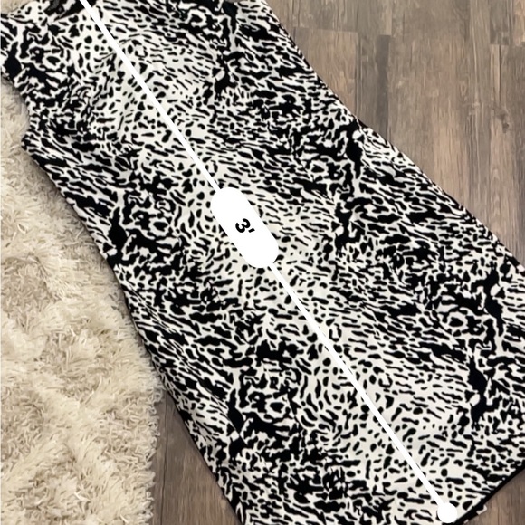 Talbots Petite black and white Dalmatian print sleeveless dress size 8 petite - Picture 3 of 3